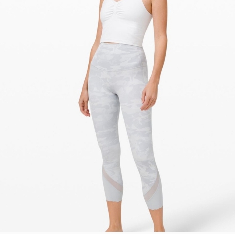 Lululemon Wunder Under Scalloped Leggings‎ Size 4